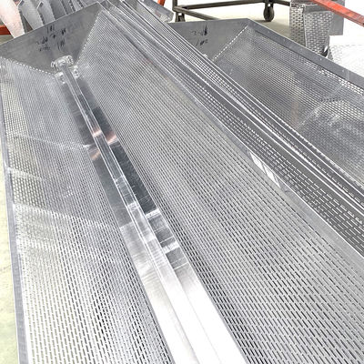 ซื้อ รูปแบบตัดเลเซอร์แบบแอนอดิซส์ แผ่นคลายอลูมิเนียม perforated ปรับแต่งหน้าผนังอาคารที่ยั่งยืน online manufacture