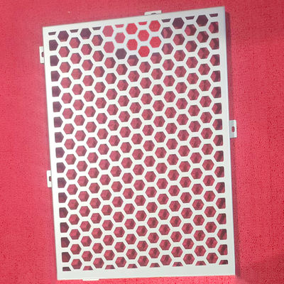 รูปแบบรูหกเหลี่ยม แผนผนังอัลลูมิเนียม perforated และวัสดุตกแต่งอาคาร