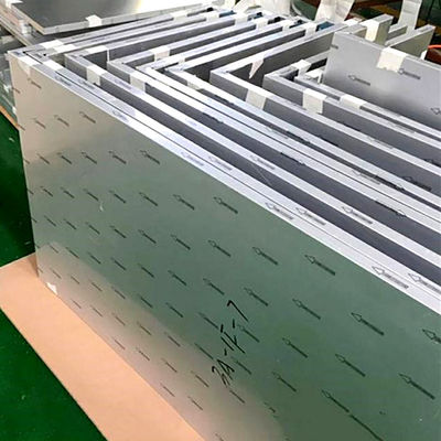 แผ่นผงผึ้งอัลลูมิเนียมเคลือบ PVDF น้ําหนักเบา แต่มีความแข็งแรงในการบด